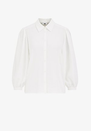 Valge nööpidega pluus, millel on kaelus, puff-särgid ja tekstureeritud kangas. Ees on nööpidega plokiga.