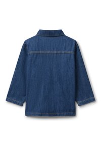 Dżinsowa kurtka w ciemnoniebieskim kolorze, z długimi rękawami, kołnierzykiem i prostym dołem. Wzmocnione szwy i czyste, teksturowane wykończenie.