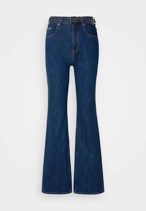 Jeans a zampa d'elefante in denim blu con vita alta, cuciture a contrasto e una cintura intrecciata. Tessuto liscio e stile classico.