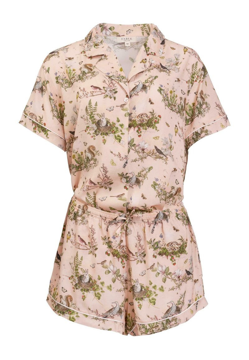 Rosa kurzes Schlafanzugset aus leichtem Stoff, mit einem naturinspirierten Druck von Vögeln und Pflanzen. Beinhaltet ein Knopfverschluss-Oberteil und einen elastischen Bund.