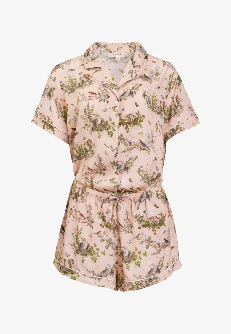 Rosa kort pyjamasset i lättviktig tyg, med ett naturinspirerat mönster som har fåglar och växter. Inkluderar en knapp-upptopp och resårmidja.