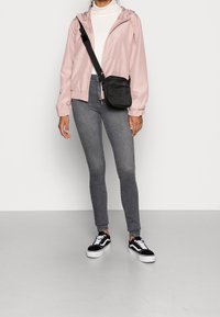ONLY Vaqueros pitillo - grey denim