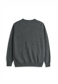 Maglione grigio con scollo rotondo, maniche lunghe e orlo a coste. Realizzato in tessuto testurizzato, presenta dettagli sottili lungo le spalle.