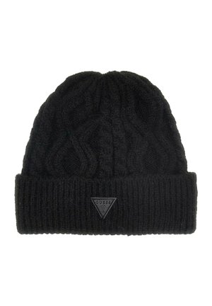 Zwarte gebreide beanie met een getextureerd kabelontwerp, voorzien van een dikke ribgebreide rand en een rubberen logo patch aan de voorkant.