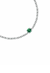 Collana in argento sterling con catena, caratterizzata da una pietra verde rotonda incastonata in una chiusura a gancio, che mette in risalto un design semplice ma elegante.