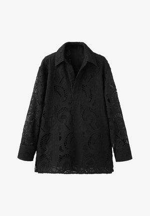 Czarna koszula z długim rękawem z koronki z kołnierzem, złożonymi kwiatowymi i paisley wzorami oraz luźnym, półprzezroczystym fasonem.