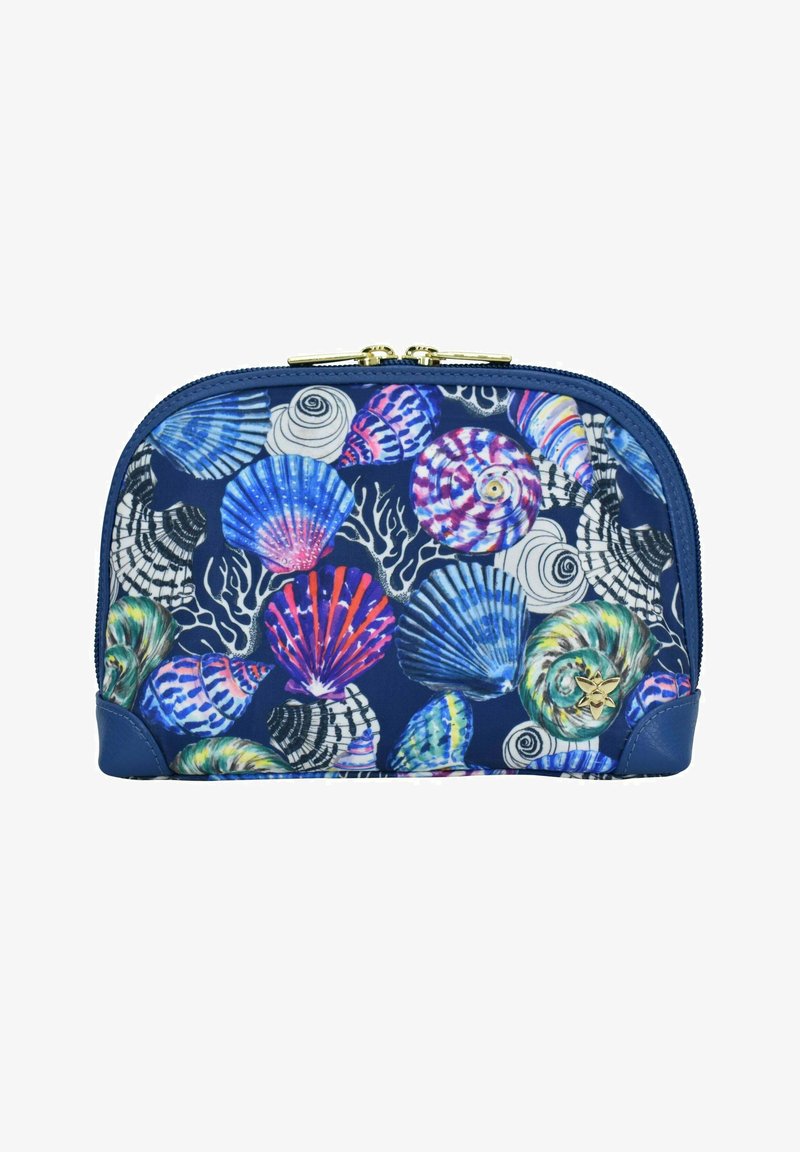 Navy Kosmetiktasche mit einem bunten Muschelprint, goldenen Reißverschlussbeschlägen und blauen Lederakzenten am Boden. Strukturiert Oberfläche.