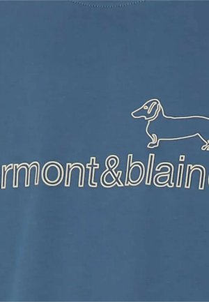 T-shirt in cotone blu con testo ricamato bianco "vermont&blain" e una semplice outline di un bassotto. Design a maniche corte.