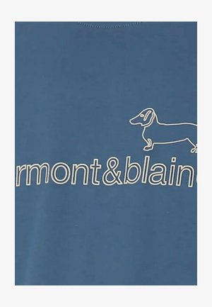 T-shirt in cotone blu con testo ricamato bianco "vermont&blain" e una semplice outline di un bassotto. Design a maniche corte.