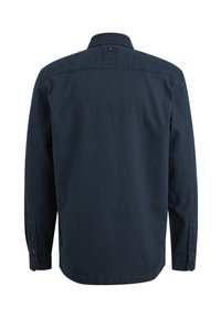 Chemise bleu foncé à manches longues avec col, vue de dos, avec des poignets boutonnés et un petit détail en haut du dos.