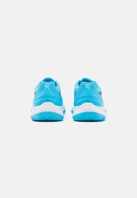 Puma SOLARSTRIKE III - Hádzanárska obuv - luminous blue/club navy/fizzy apple