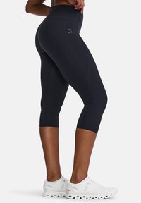 2XU FORM HI-RISE COMPRESSION - Träningsshorts 3/4-längd - black black