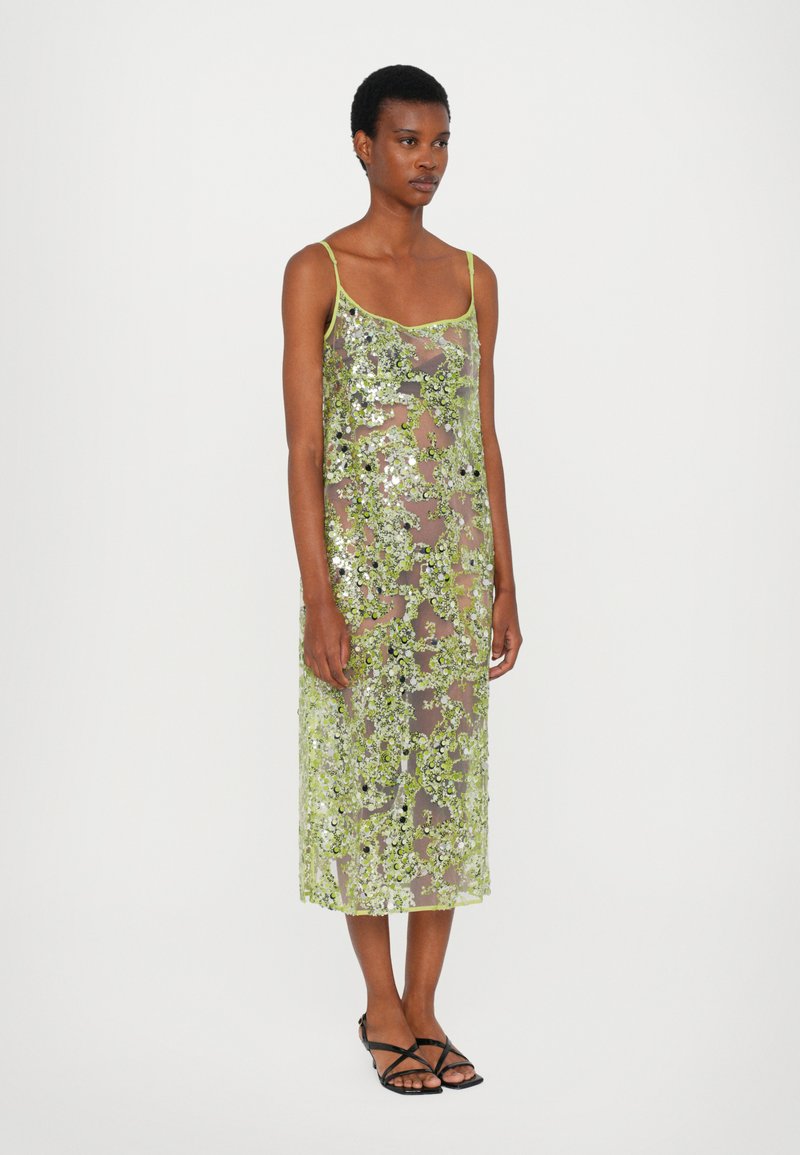 green emerald velvet dress BAUM UND PFERDGARTEN | Aaliah Turtleneck Dress