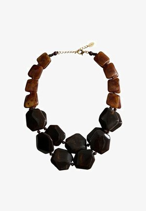 Masivna verižica z velikimi nepravilnimi brušenimi rjavo-črnimi kroglicami in z zaponko iz zlatega verižnega pasu.