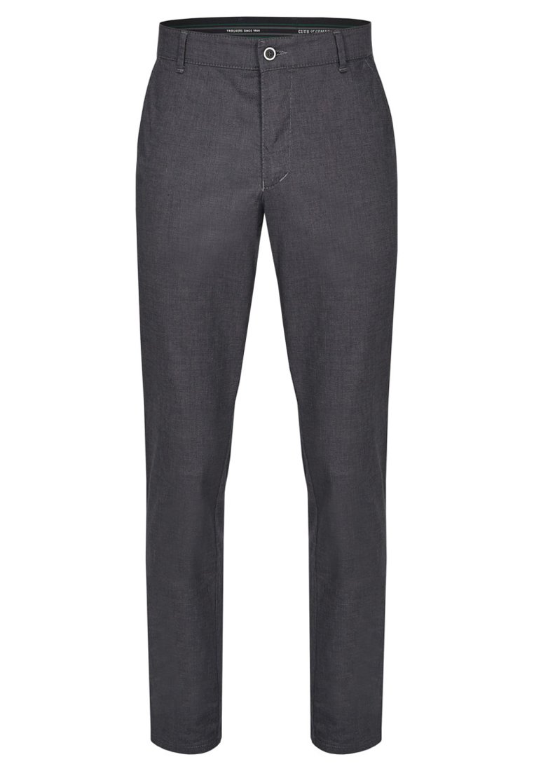 Ciemnoszare spodnie o prostych nogawkach, wykonane z fakturowanej tkaniny. Posiadają zapięcie na jeden guzik i szlufki na pasek. Nie mają widocznych kieszeni.