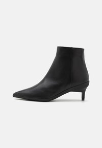 WRAPPED STIL BOOT - Puszābaki - black
