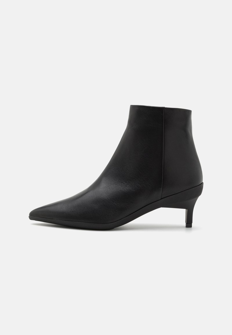 Calvin Klein - WRAPPED STIL BOOT - Boots à talons - black, Agrandir