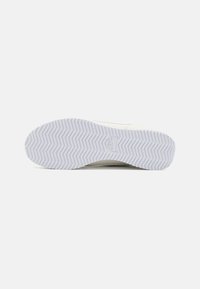 Nike Sportswear CORTEZ  - Sportcipő - phantom/sail/coconut milk/white
