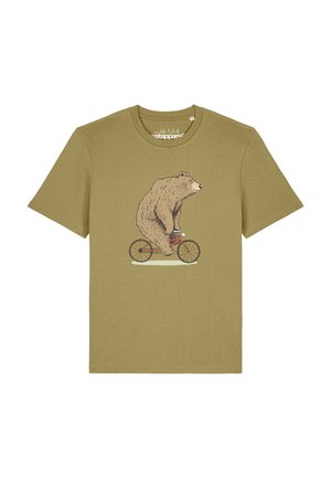 T-shirt marron clair avec un dessin d'un grand ours brun à vélo rouge centré sur le devant.