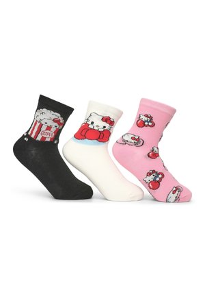 Tre calzini alla caviglia in nero, bianco e rosa con disegni di Hello Kitty con popcorn, fiocco e ciliegie.