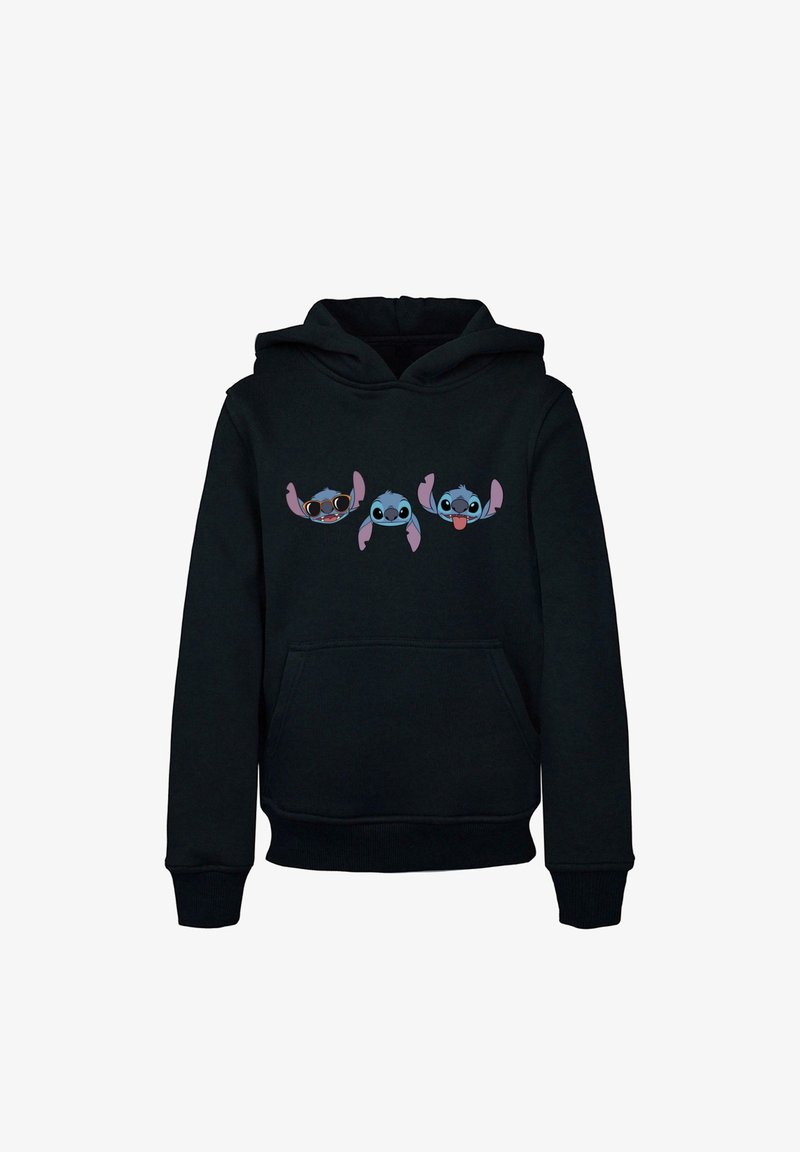 Melnā kapuce ar trim Stiča tēliem priekšpusē. Dizainā ir spilgtas krāsas, saulesbrilles un rotaļīgas izteiksmes.