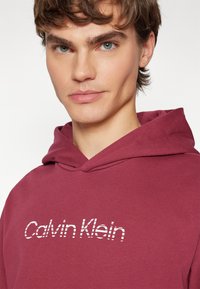 Calvin Klein DEGRADE LOGO HOODIE - Sweatshirt - deep starfire