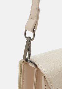 ONLY ONLSARAH BAG - Borsa a tracolla - white pepper