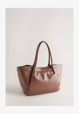 Bruine leren shopper met een gestructureerd krokodillenpatroon, voorzien van twee stevige handvatten en subtiele stiksel details.