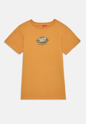 Musztardowożółta koszulka z krótkim rękawem i okrągłym dekoltem, z małym centralnym logo "Santa Cruz" w stylu vintage.