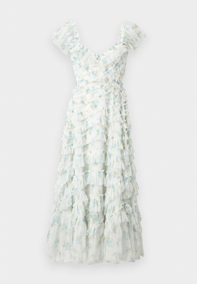 Λευκό midi φόρεμα χωρίς μανίκια με μπλε λουλουδάτο σχέδιο και στρωμένες ρυθμιζόμενες βολάν, εφαρμοστό κορσέ και V-λαιμόκοψη.