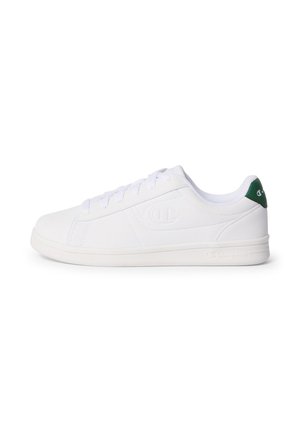 Weißer Sneaker mit niedrigem Schaft, weißen Schnürsenkeln, grünem Fersenlasche und dezent geprägt Logo an Seite und Sohle.