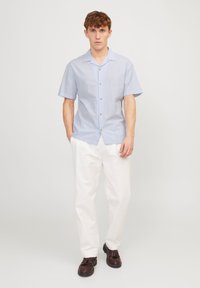 Jack & Jones JJESUMMER RESORT LINEN MIX SHIRT - Srajca - blue