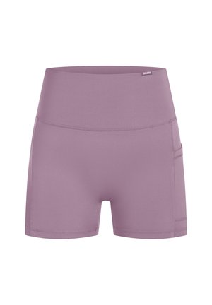 Pantalones cortos de talle alto en púrpura, confeccionados con tela elástica, que presentan un bolsillo lateral y una textura mate suave. Los detalles de las costuras realzan la estructura.