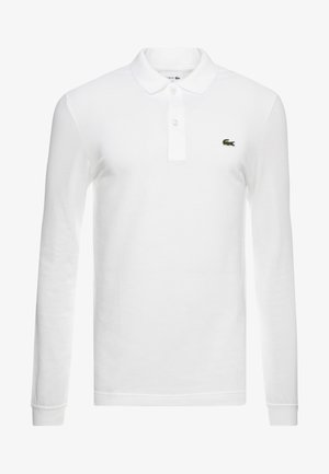 Bela dolga polo majica z dolgimi rokavi, izdelana iz bombaža, s klasičnim ovratnikom, ki ima tri gumbe in majhen vezen logotip na prsih.
