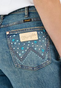 Wrangler WRANGLER X LAINEY WILSON BELL BOTTOM - Bootcut-farkut - rock