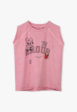 Roze t-shirt met korte mouwen en ronde hals, voorzien van een grafisch ontwerp van een muis en kleurrijke accenten, gemaakt van zachte stof.
