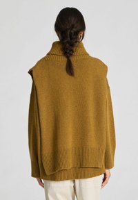 GAI+LISVA Michelle - Mantella - 513 dried tobacco