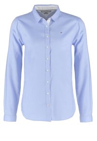 Camicia a maniche lunghe blu chiaro con bottoni, realizzata in un tessuto morbido. Presenta un colletto classico e un piccolo logo sul petto.
