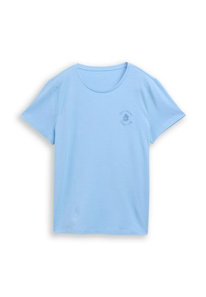T-shirt en coton bleu clair à manches courtes avec un col rond et un petit logo circulaire sur la poitrine gauche.