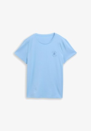 T-shirt en coton bleu clair à manches courtes avec un col rond et un petit logo circulaire sur la poitrine gauche.