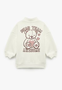 Valkoinen huppari, jossa on sarjakuvamainen karhugrafiikka ja tummanruskea teksti "BEAR TEAM AWESOME". Pehmeä, teksturoitu kangas.