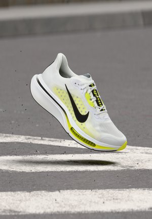 Nike Performance, PEGASUS PLUS 2 - Обувки за бягане по асфалт - white/black/lemon