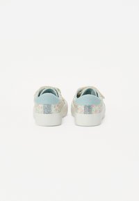 Thumbnail Image 3