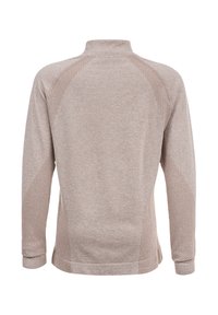 Heller beiger Langarmpullover mit hohem Kragen. Gerippte Akzente an den Schultern und Seiten. Weicher Stoff, taillierte Passform.