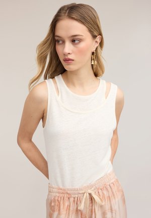 Motivi, TOP CON CUT-OUT SULLE SPALLE - Top - bianco