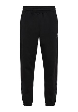 Sorte atletiske joggingbukser med elastisk talje og manchetter, lille hvidt logo på højre lår og diskrete diagonale striber nær anklerne.