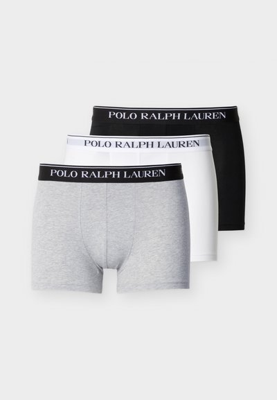 Trys poros bokserinių apatinių: pilki, balti ir juodi. Kiekvieni turi minkštą liemens juostelę su baltomis raidėmis „POLO RALPH LAUREN“.