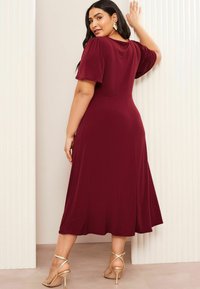 Friends Like These ITY FLUTTER SHORT SLEEVE MIDI - Denní šaty - burgundy red