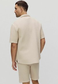 Dobber TOM OVERSIZED STRUCTURE POLO SHIRT - Skjorter - beige