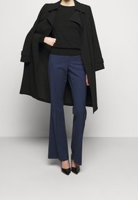 Theory Sweter